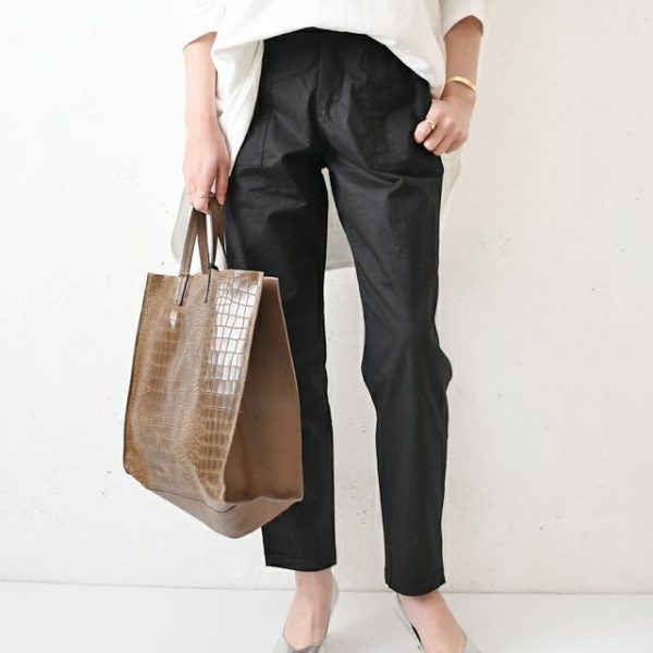 仕事もプライベートも！オンオフ使える大人のきれいめパンツコーデ