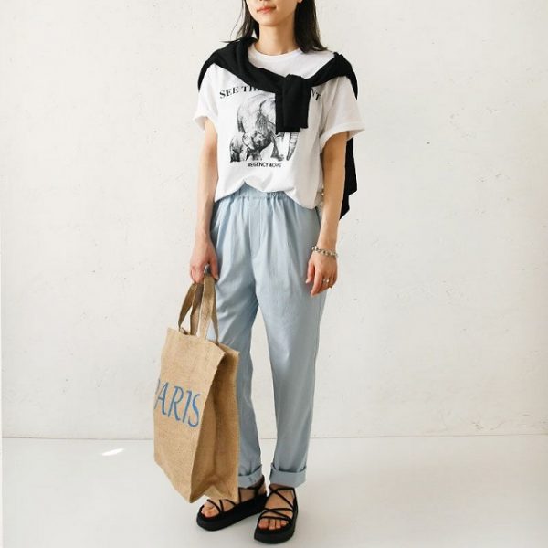 春夏の定番アイテム、Tシャツ。トレンドをおさえて、大人っぽく、上品にまとめるコツ。