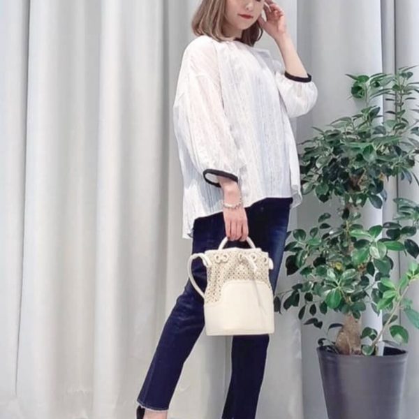 【2022年】夏のブラウスコーデをご紹介！大人可愛く上品に着こなす