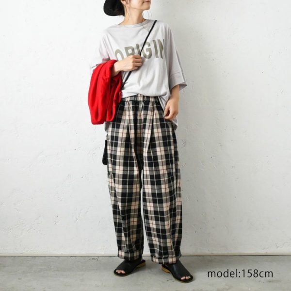 ロゴTシャツで大人かわいく！おすすめカジュアルコーデ12選