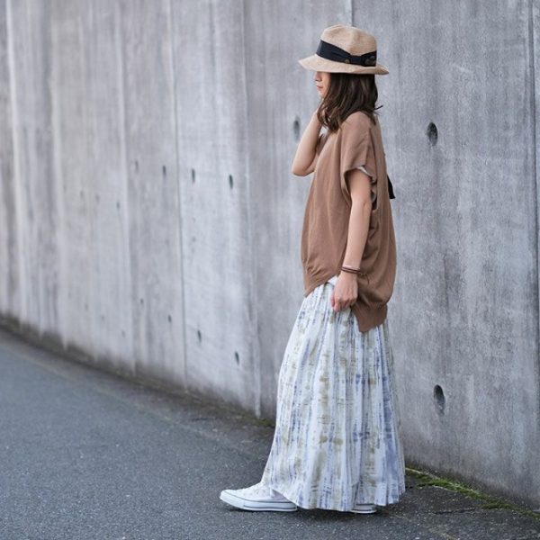 1枚でもスタリッシュで涼しい。夏にピッタリなマキシ丈スカートのコーデ術。