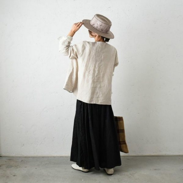 春夏にピッタリなリネン素材。ナチュラル感と大人さを楽しむコーディネート。