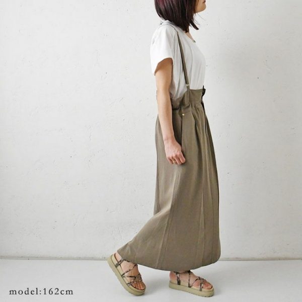 大人のスタイリングを作るアースカラー。お洒落なコーデと上手な使い方。