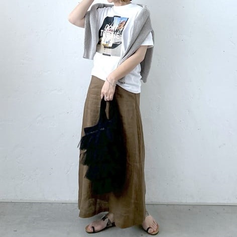 プリントTシャツで楽しむ今どきスタイル！大人っぽく見せるコーデ