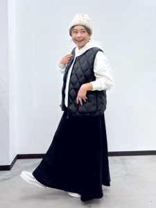 60代〜50代　カジュアルコーディネート　キルティングベスト