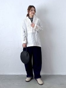 上品　カジュアル　着こなし　40代　50代