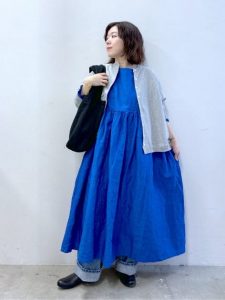 上品 カジュアル 着こなし 40代 50代