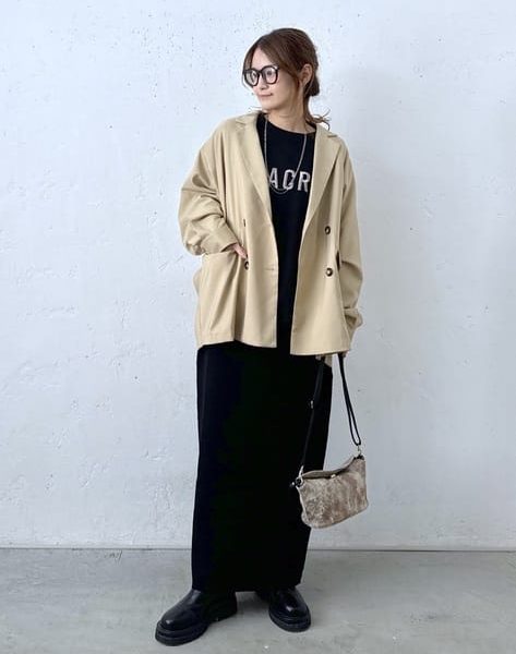 2025年　40代の黒ロングスカートコーディネート  春へ向けたアウターの提案