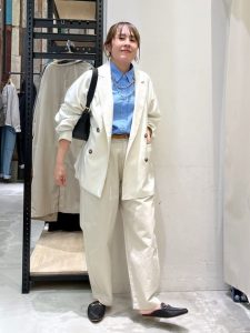 上品 カジュアル 着こなし 40代 50代