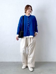 上品 カジュアル 着こなし 40代 50代