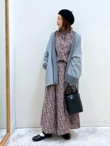 上品 カジュアル 着こなし 40代 50代