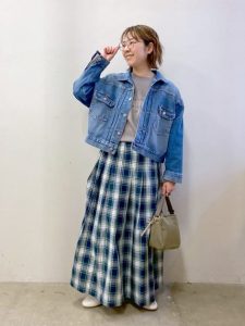 上品 カジュアル 着こなし 40代 50代