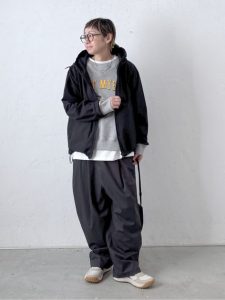 上品 カジュアル 着こなし 40代 50代