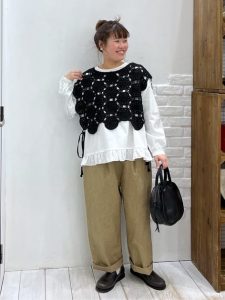 上品 カジュアル 着こなし 40代 50代