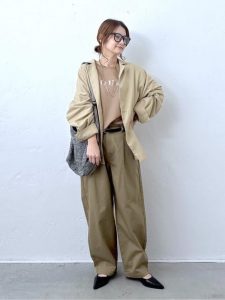 春 カジュアルコーディネート 大人女性