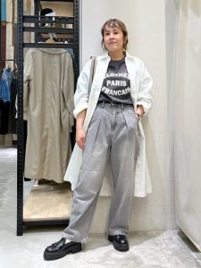 春 カジュアルコーディネート 大人女性