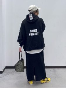 上品 カジュアル 着こなし 40代 50代