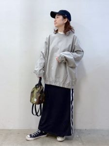 上品 カジュアル 着こなし 40代 50代