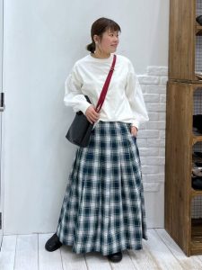 春 カジュアルコーディネート 大人女性