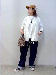 上品 カジュアル 着こなし 40代 50代