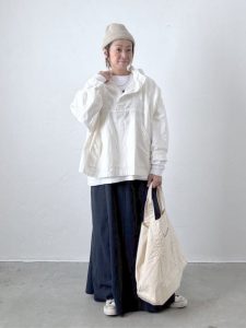 上品 カジュアル 着こなし 40代 50代