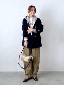 春 着回しコーデ 大人 洗練スタイル