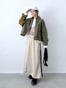 春 カジュアルコーディネート 大人女性