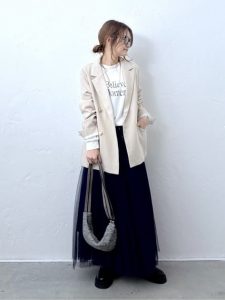 春 着回しコーデ 大人 洗練スタイル