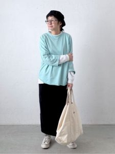 上品 カジュアル 着こなし 40代 50代