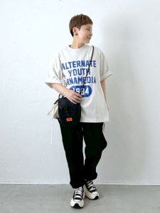 春の主役トップス ロゴTシャツ 40代女性