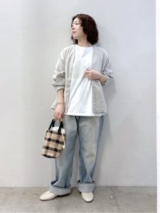 40代・50代　羽織×半袖T　コーデ　今買える　春夏　トレンド　Tシャツ