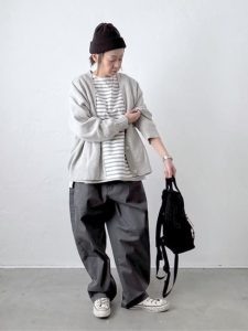 春のニットカーディガンコーデ|ボーダー×ワイドパンツ 40代女性の大人カジュアル