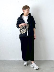 ブラック×ホワイトのモードコーデ