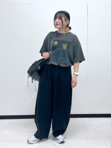 Tシャツでもおしゃれ見え!40代・50代が実践する垢抜けのルールと着回しコーデ15選