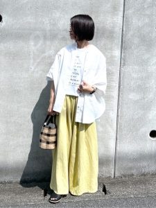 40代・50代に似合う“シャツ羽織”｜涼しい・着回し・体型カバーが叶う、大人の春夏スタイル