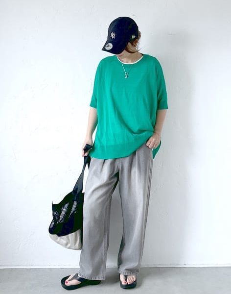 雨の日も気分が晴れる！40代・50代のためのカラーアイテム着回し術