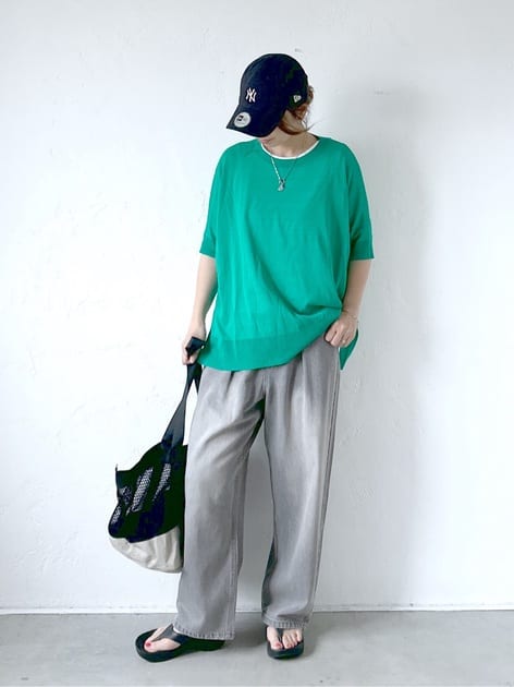 雨の日も気分が晴れる！40代・50代のためのカラーアイテム着回し術