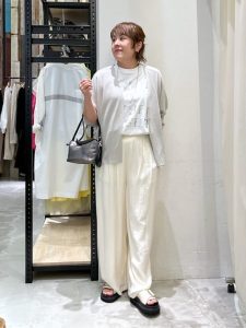 40代・50代の体型カバーにも◎カジュアル“ゆるトップス”特集｜春夏カジュアルにぴったり