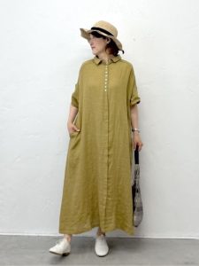 雨の日も気分が晴れる！40代・50代のためのカラーアイテム着回し術