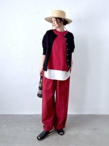 ゆったりが心地いい！リネン＆コットンの涼感パンツコーデ15選【40代からの夏服】