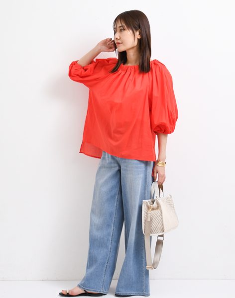 40、50代女性のこだわりデニムコーデ。トップスで品よく、小物で格上げ！