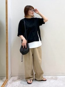 Tシャツでもおしゃれ見え!40代・50代が実践する垢抜けのルールと着回しコーデ15選