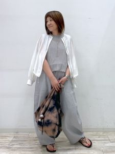 ゆったりが心地いい！リネン＆コットンの涼感パンツコーデ15選【40代からの夏服】