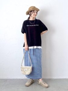 雨の日も気分が晴れる！40代・50代のためのカラーアイテム着回し術