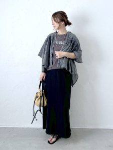 Tシャツでもおしゃれ見え!40代・50代が実践する垢抜けのルールと着回しコーデ15選