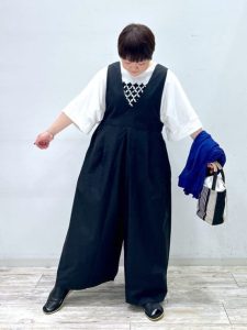 Tシャツでもおしゃれ見え!40代・50代が実践する垢抜けのルールと着回しコーデ15選