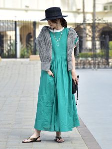 涼しく上品に着こなす!40代・50代のための春夏ワンピース12選|1枚でもレイヤードでも