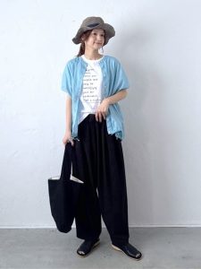 40代・50代に似合う“シャツ羽織”｜涼しい・着回し・体型カバーが叶う、大人の春夏スタイル