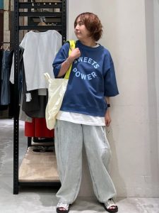 Tシャツでもおしゃれ見え!40代・50代が実践する垢抜けのルールと着回しコーデ15選