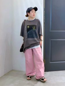 雨の日も気分が晴れる！40代・50代のためのカラーアイテム着回し術